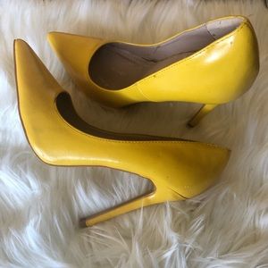 Shoe Republic LA  yellow pumps